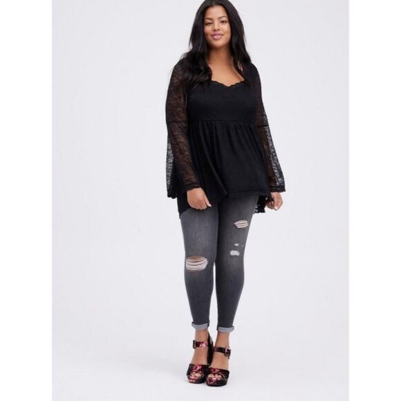 New NWT Women's Torrid Black Bell Sleeve Babydoll Lace Top Size 0 Large 12 - Picture 2 of 11